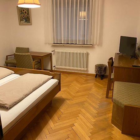 Restaurant Pizzeria & Fremdenzimmer Laquila Zum Adler 萨拉齐 外观 照片
